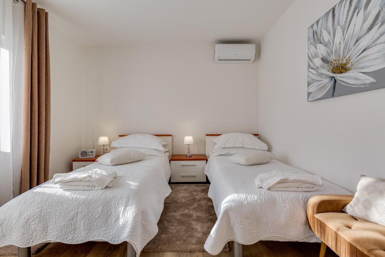 Elegant Two Bedroom Apartment Ζαντάρ Εξωτερικό φωτογραφία